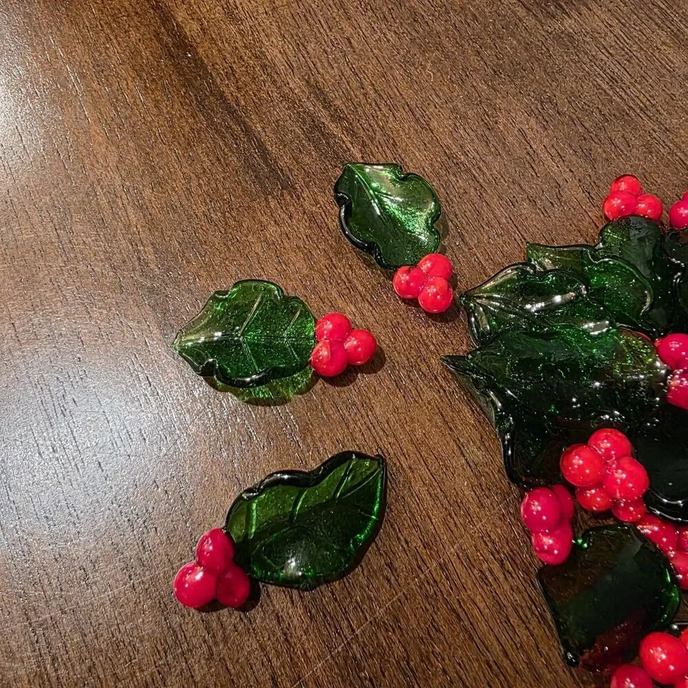 Art Glass Hand Blown Christmas Holly Berry Leaves Lot Of 46 2” each Christmas